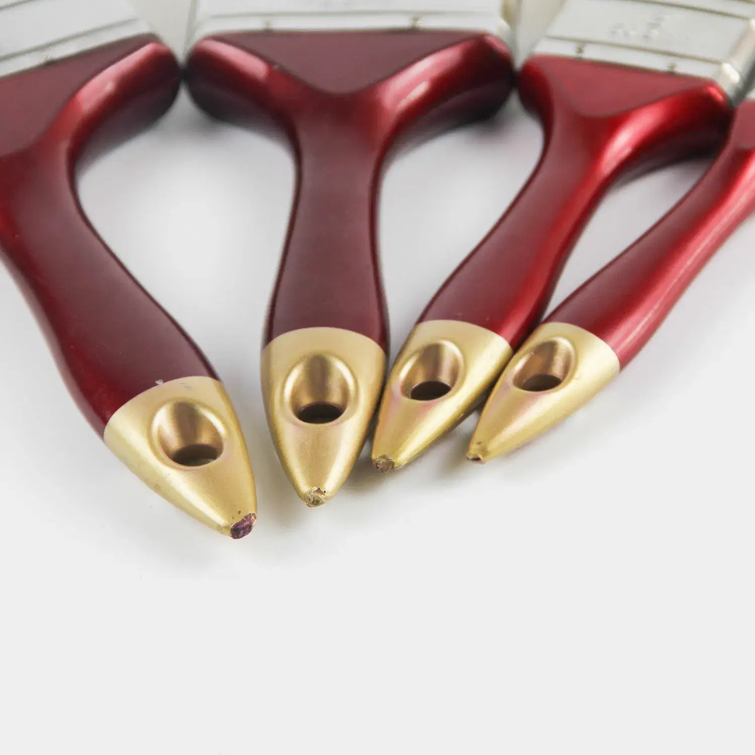 Bàn chải oval màu sắc, sử dụng chất liệu nylon và tay cầm nhựa