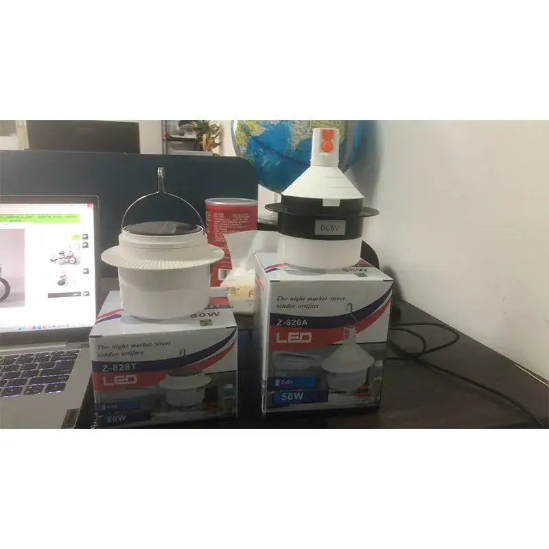 Bóng đèn LED năng lượng mặt trời 50W với chip LED độ sáng cao và thiết kế đỉnh phẳng cho kho bãi, cắm trại và chợ đêm