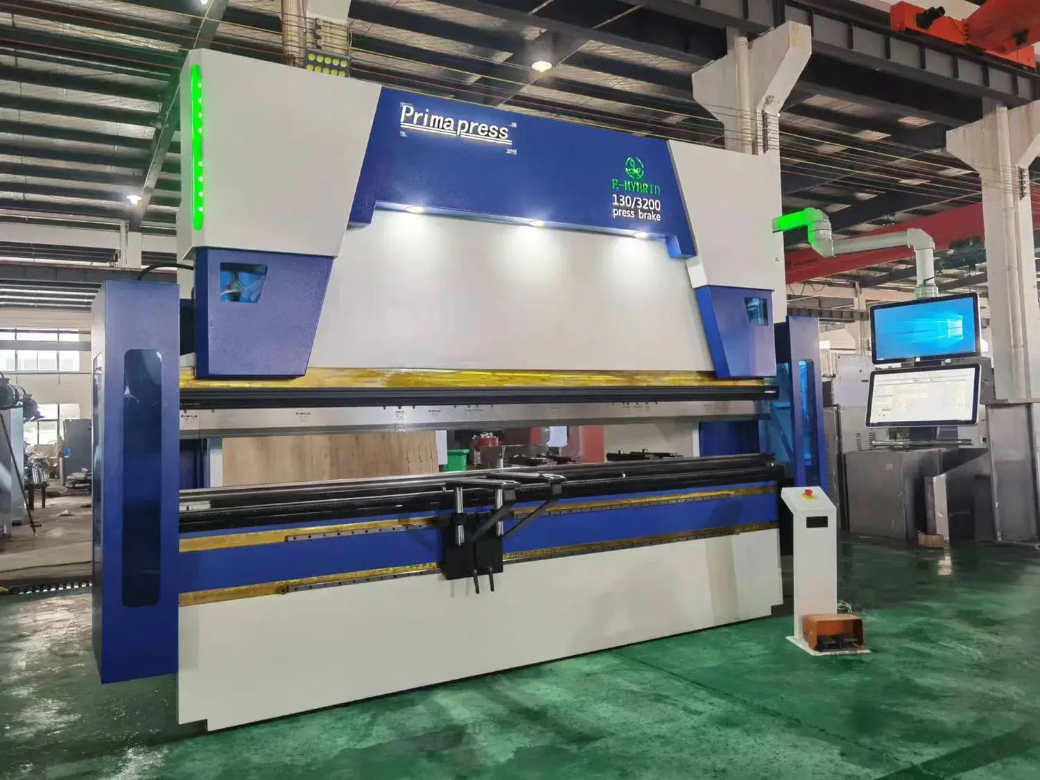 Thiết bị máy uốn kim loại thủy lực CNC 250ton/ 4000mm 4+1 trục với bộ điều khiển Delem