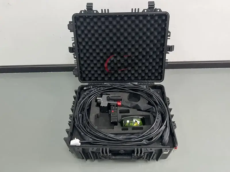 Máy làm sạch bằng công nghệ laser sợi quang xung với công suất 100W và 200W tại Ba Lan