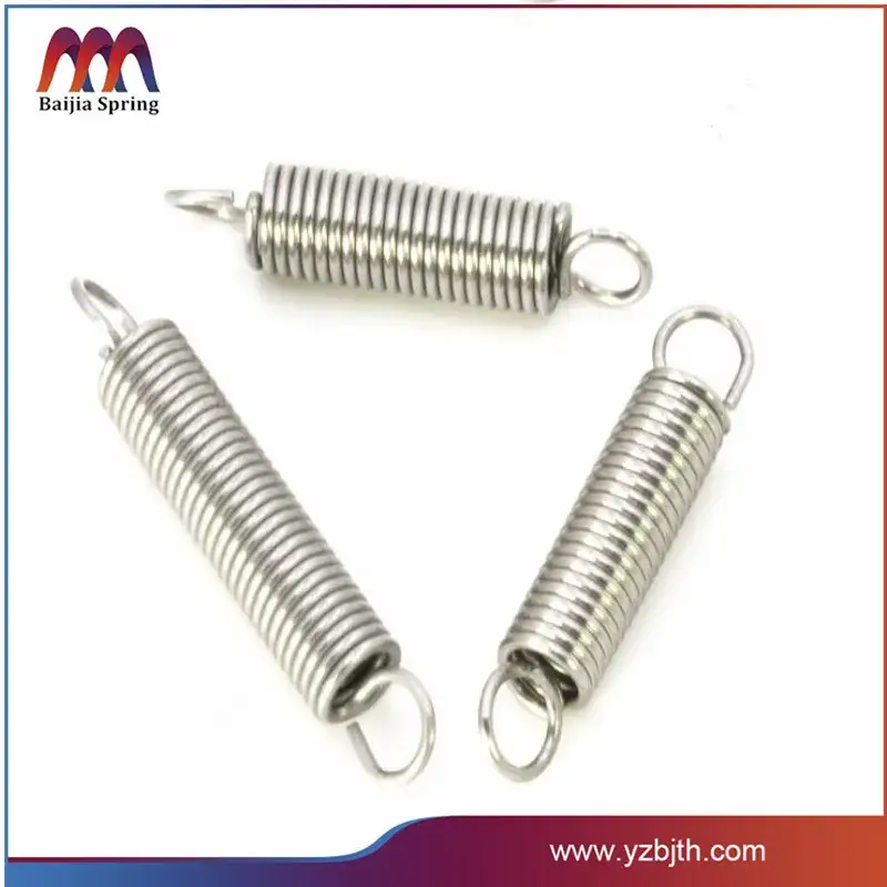 Đồ chơi Slinky, đồ trang trí Winnie Pooh và các sản phẩm thủ công lò xo
