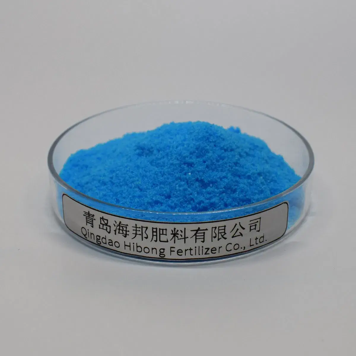 Phân bón NPK lỏng, dễ hòa tan trong nước với tỉ lệ NPK 20-20-20