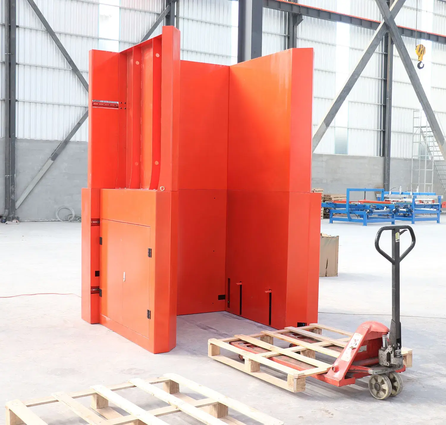 Đầu tư vào thiết bị phân phối pallet nâng cho việc vận chuyển hàng hóa hiệu quả