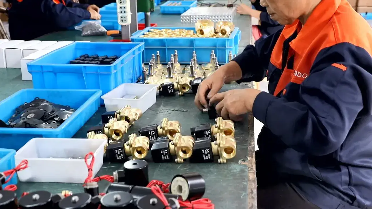 Bộ điều chỉnh áp suất bình chứa lạnh KVD 12 và KVD 15 - Phù hợp với đường ống 1/2'' và 5/8''