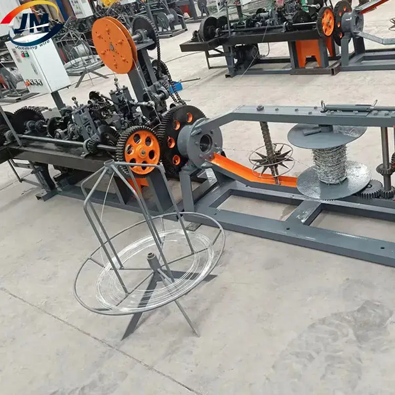 Máy sản xuất dây thép gai xoắn đôi tự động từ thép mạ kẽm chất lượng cao