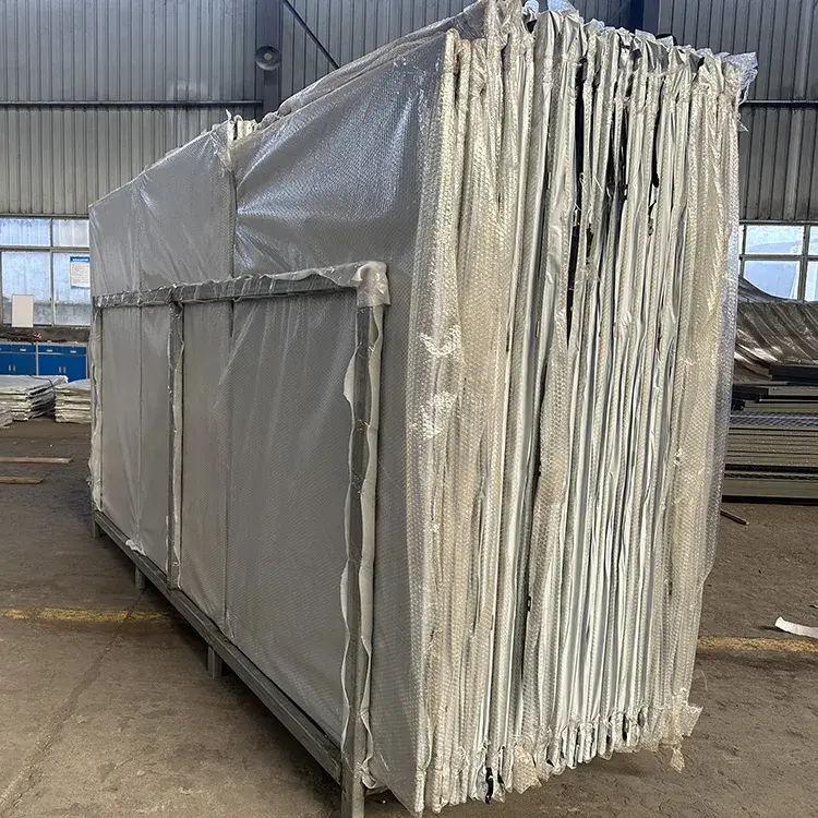 Cửa pivot kiểu cung bằng kính laminate và khung nhôm hình ảnh 16-description