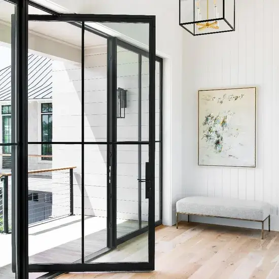 Cửa pivot kiểu cung bằng kính laminate và khung nhôm