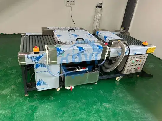 Máy rửa kính tự động ngang: Giải pháp chuyên nghiệp cho việc làm sạch và làm khô kính phẳng