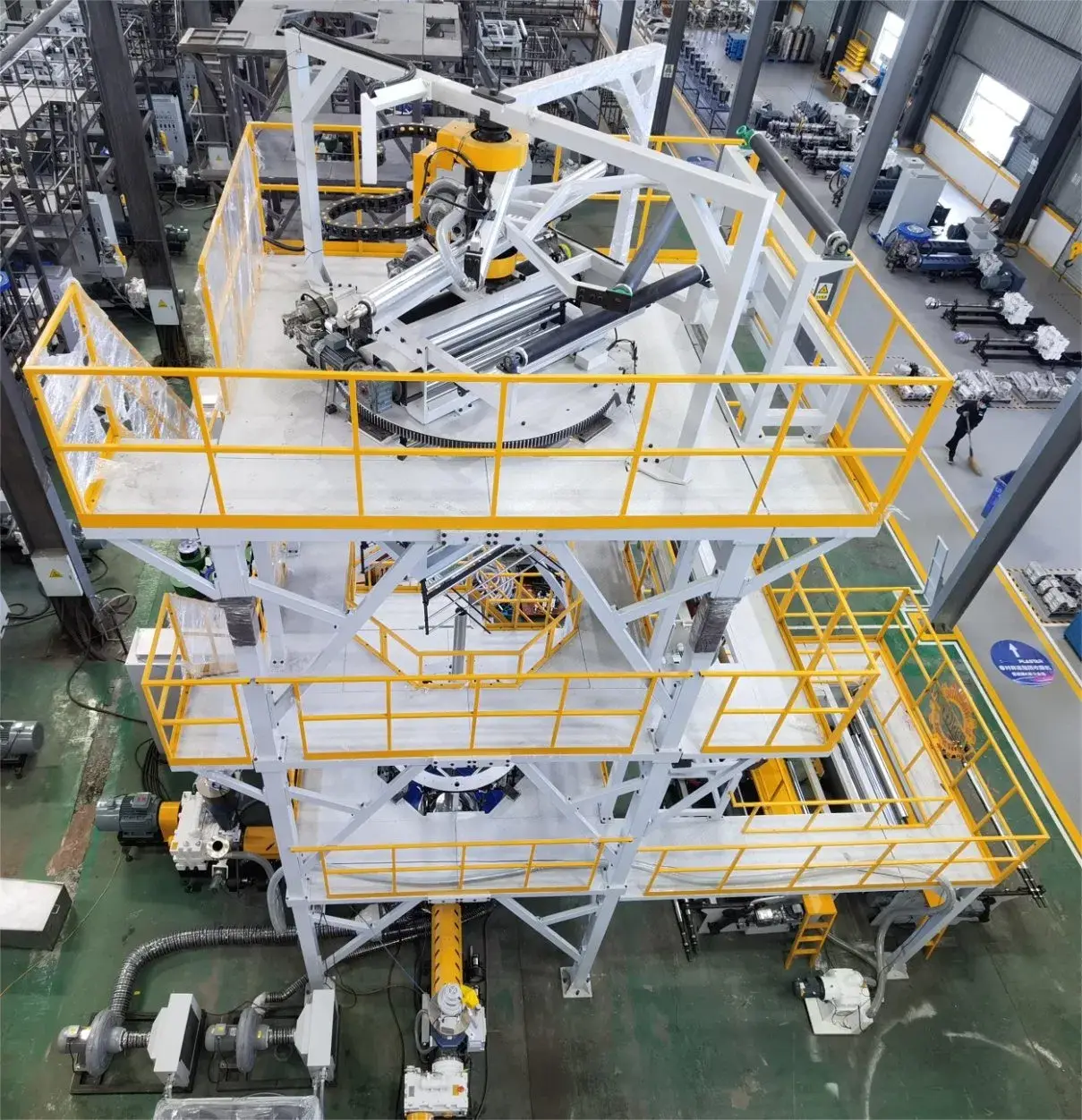 Dây chuyền tự động sản xuất phim bao bì nhựa ép đùn với máy nạp tự động 3 trong ngành công nghiệp sản xuất