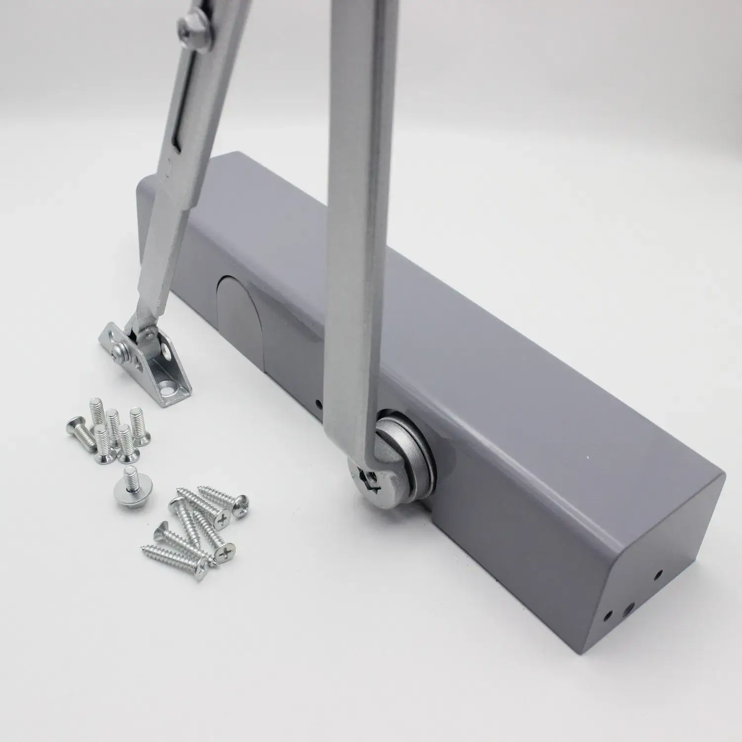 Cửa đóng tự động điều chỉnh với hai mức tốc độ an toàn, phù hợp cho trọng lượng từ 15-150kg