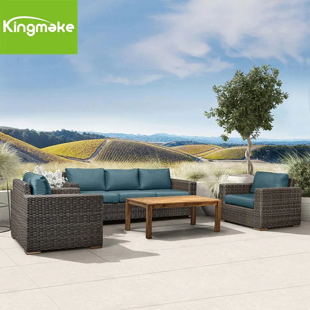 Bộ Ghế Sofa Ngoại Thất từ Rattan Dệt Tại Sân Vườn, Gồm 4 Món
