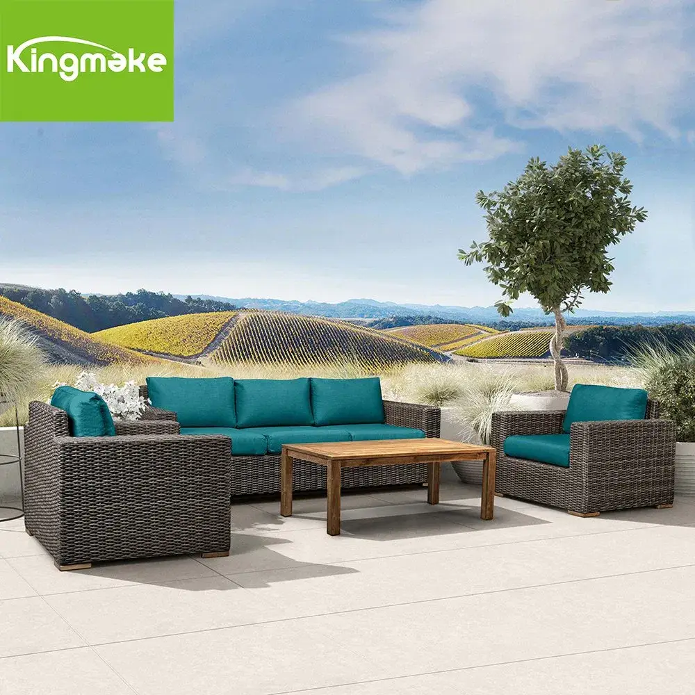 Bộ Ghế Sofa Ngoại Thất từ Rattan Dệt Tại Sân Vườn, Gồm 4 Món