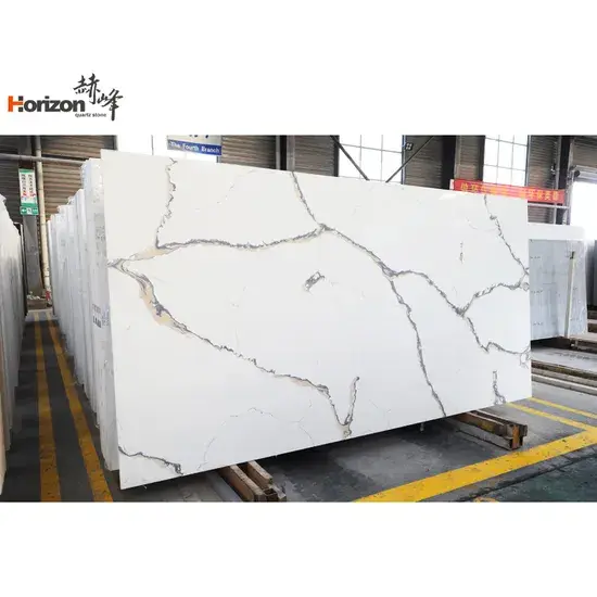 Mặt bàn đảo bếp thạch anh Calacatta vân vàng đen cao cấp