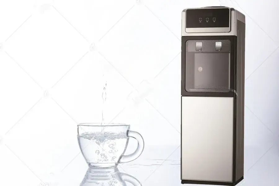Máy đóng chai phân phối nước lạnh có tủ tiện lợi