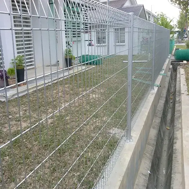 Hàng rào an ninh mạ kẽm 2.4m và hàng rào lưới Brc chống leo trèo - sản phẩm vật liệu xây dựng