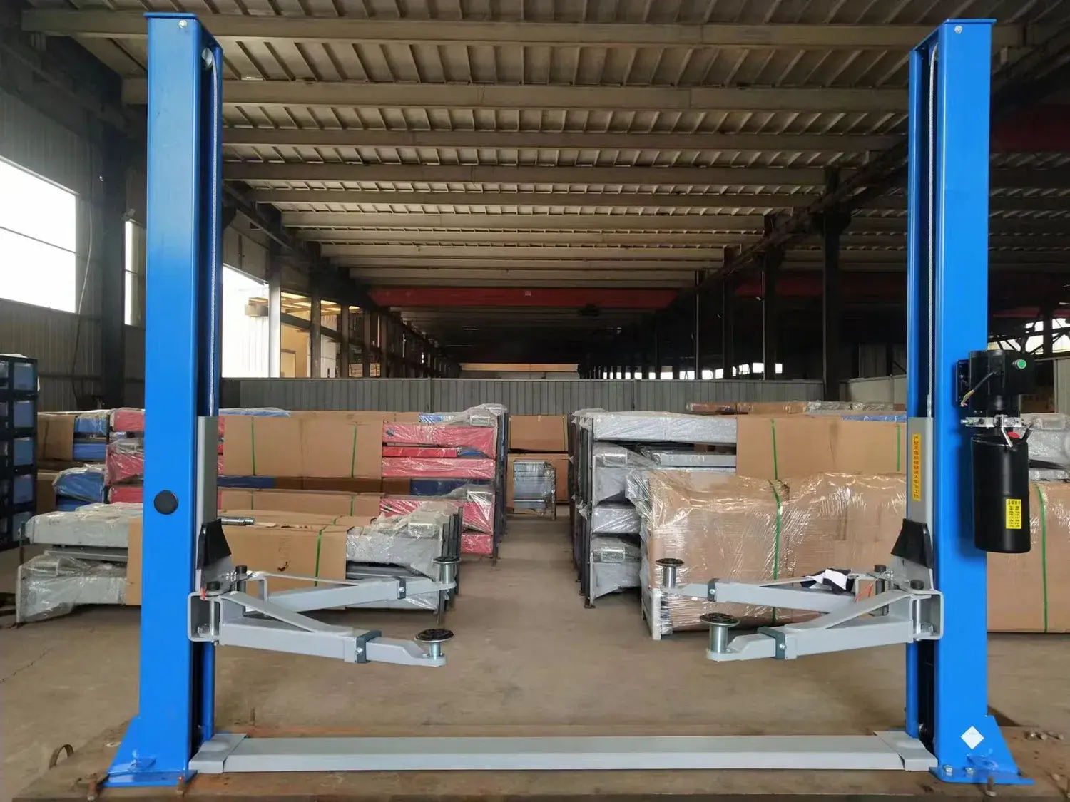 2 cầu nâng xe được chứng nhận CE từ nhà máy sản xuất