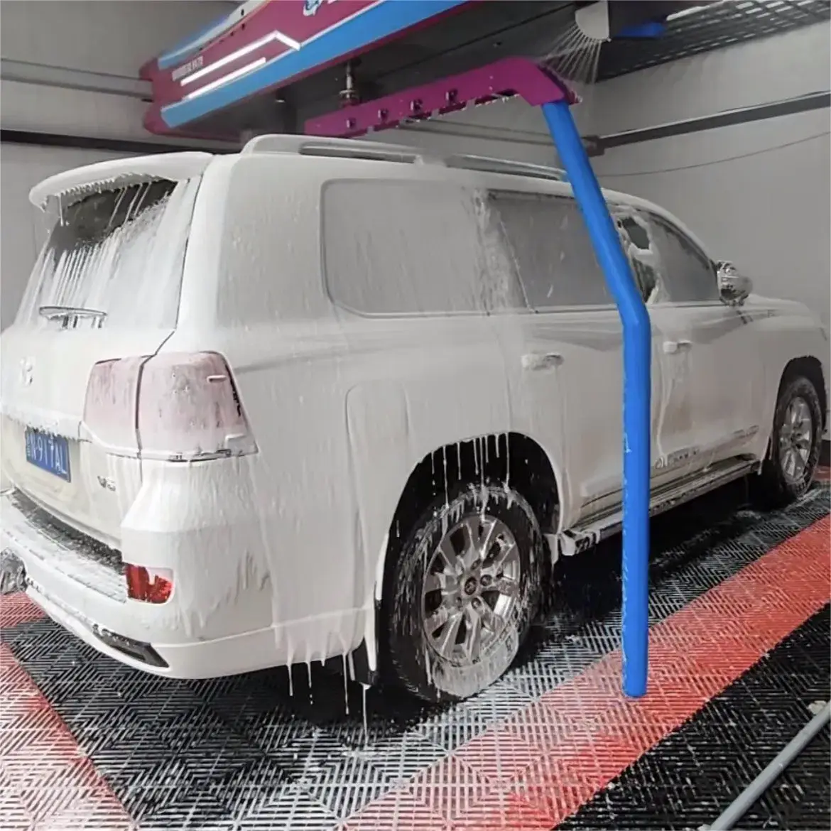 Làm đẹp ô tô với máy rửa xe và dụng cụ chuyên nghiệp, dịch vụ tự phục vụ và rửa xe không chạm, bộ thiết bị máy thổi khô