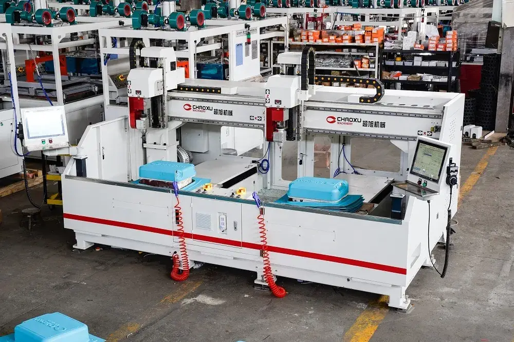 Máy cắt CNC hàng đầu sản xuất vali uy tín tại Trung Quốc