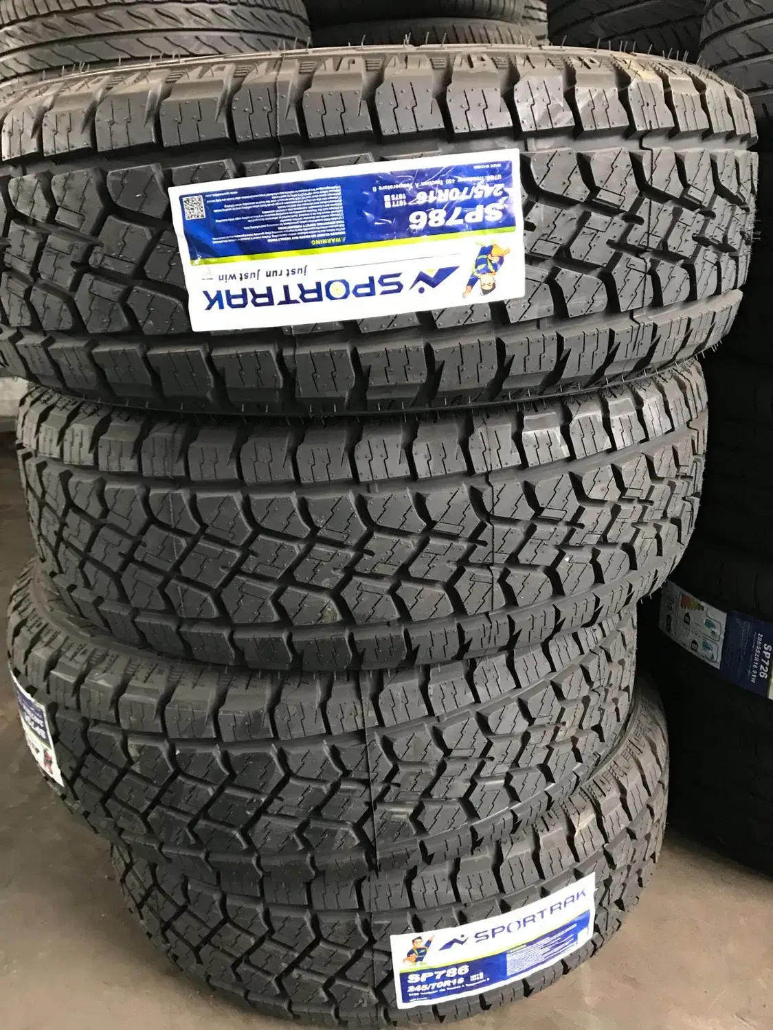 Lốp xe SUV Mùa hè 265/70r17, 115s/T của China Sportrak - Sự lựa chọn đáng tin cậy cho địa hình đa dạng