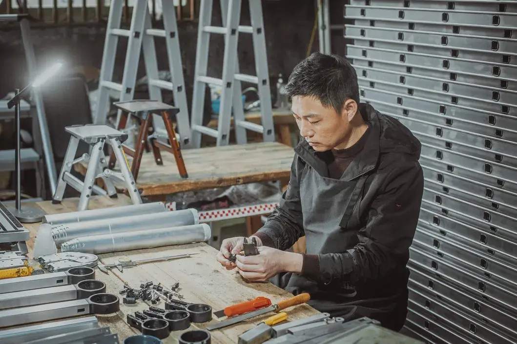 Thang hộ gia đình nhôm mở rộng, thang bước và khay làm việc từ nhà cung cấp Trung Quốc hình ảnh 30-description