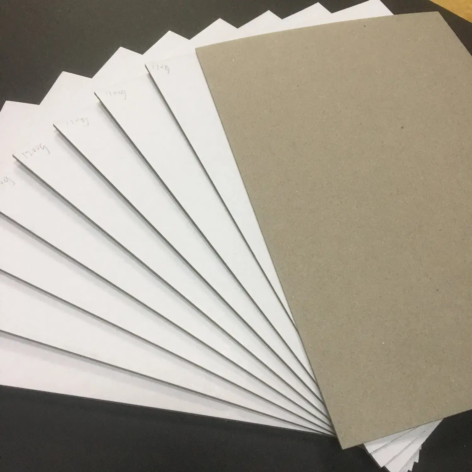 Bảng trắng độ dày 230GSM, 250GSM, 300GSM, 350GSM với lớp phủ màu xám ở mặt sau
