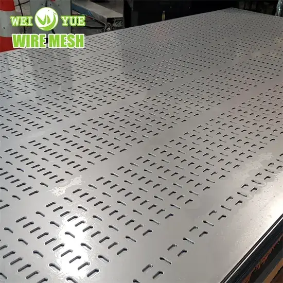 Tấm nhôm kim loại sơn màu với lỗ cho lưới loa, sản phẩm độc đáo và hấp dẫn