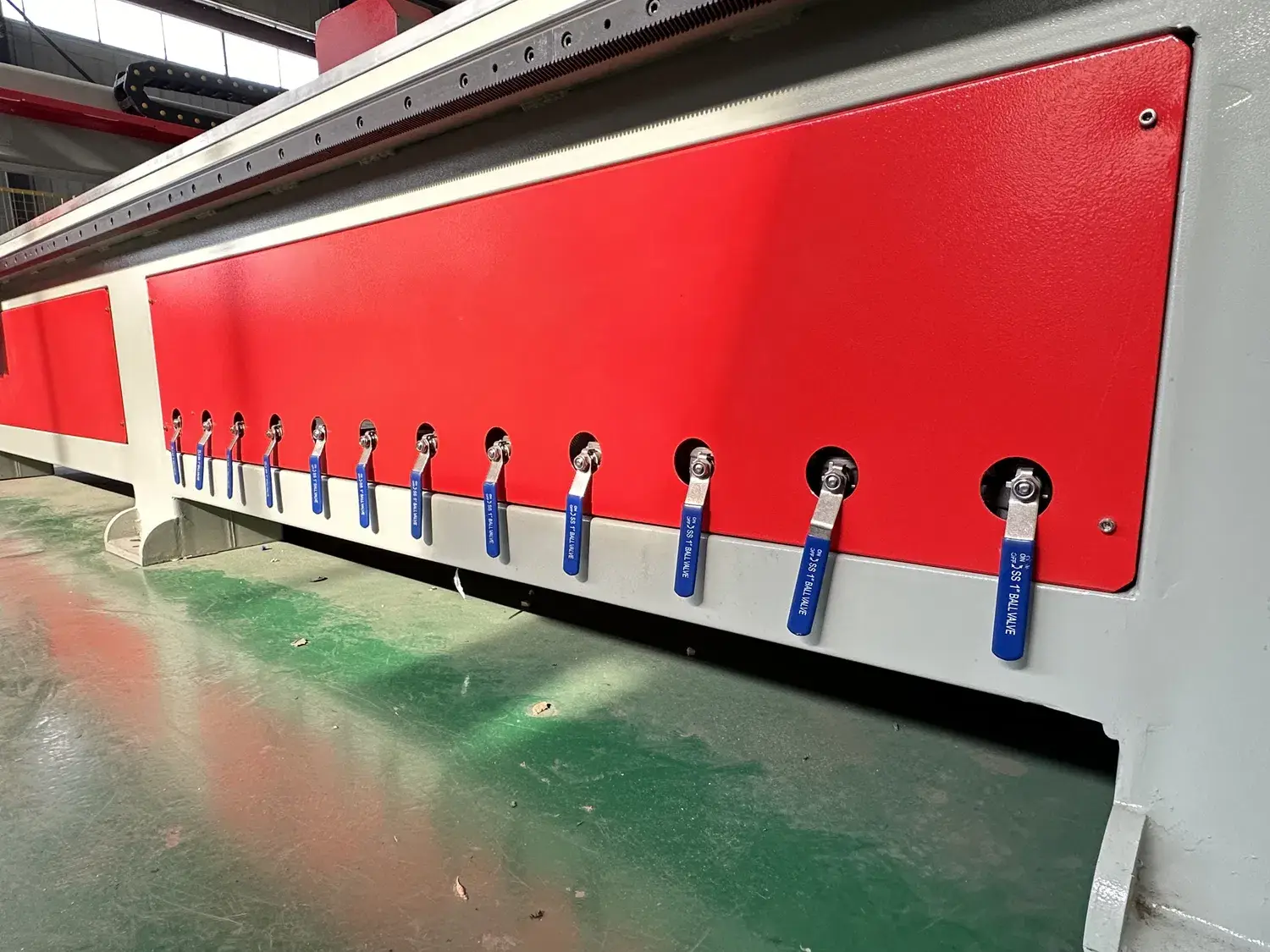 Máy phay CNC di động với hiệu suất làm việc cao và khả năng xử lý chính xác cho các không gian hẹp