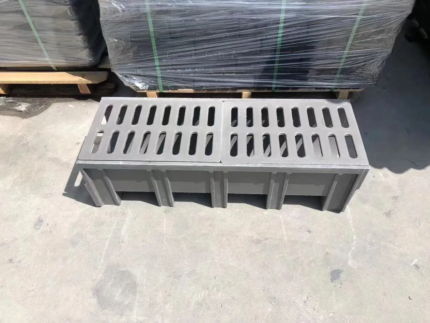 Thiết kế mới: Hệ thống thoát nước kênh hình chữ U từ composite, rãnh thoát nước lỗ lớn và chống ngập