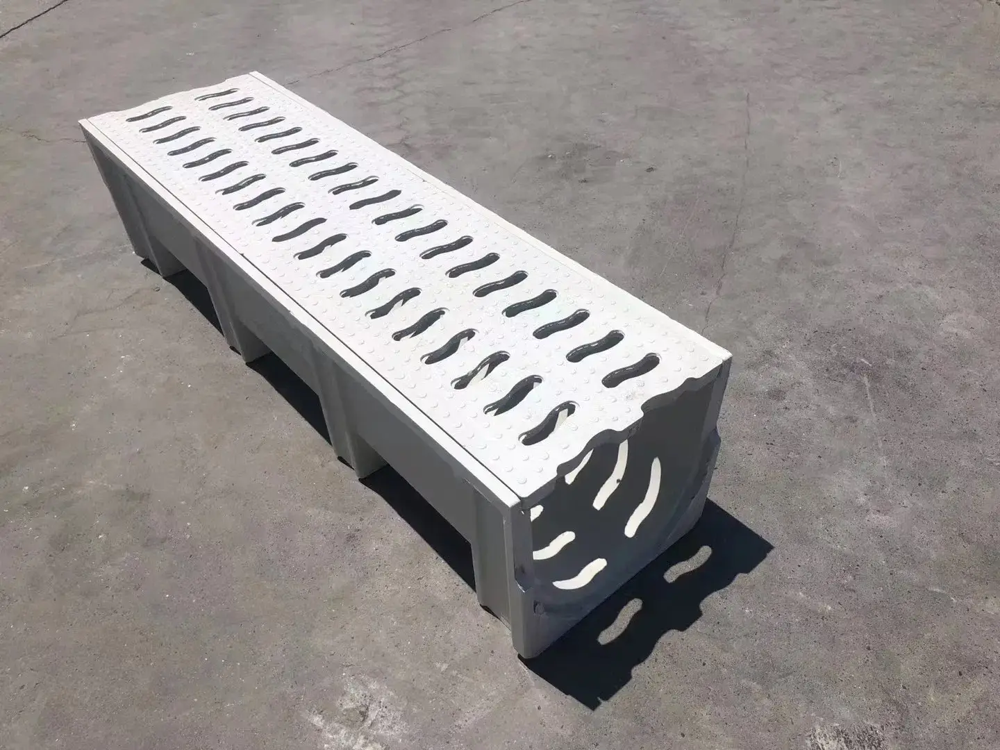 Thiết kế mới: Hệ thống thoát nước kênh hình chữ U từ composite, rãnh thoát nước lỗ lớn và chống ngập