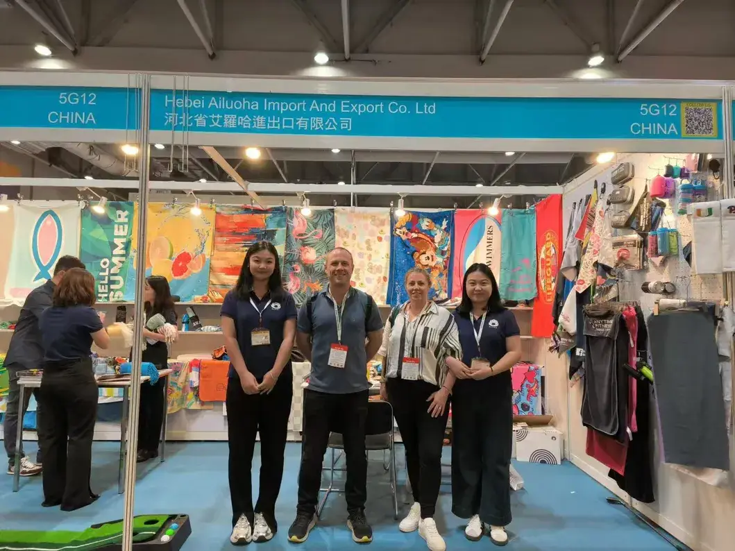 Khăn tùy chỉnh cotton thể thao cho các đội bóng chuyên nghiệp, thêu logo với chất liệu chất lượng cao hình ảnh 23-description