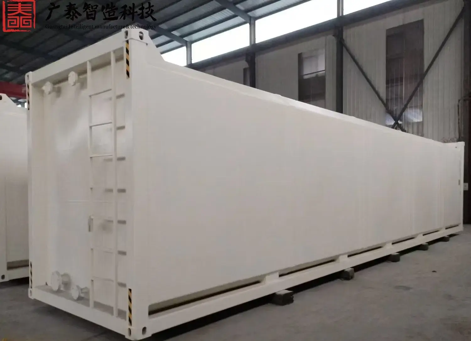 Bình chứa nhiên liệu tiện lợi và an toàn cho xe ô tô chạy dầu diesel và xăng