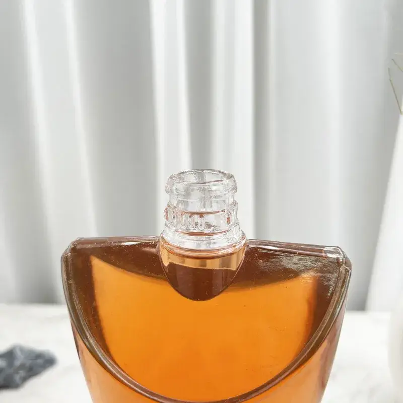 Chai thủy tinh rỗng tùy chỉnh thiết kế độc đáo cho vodka