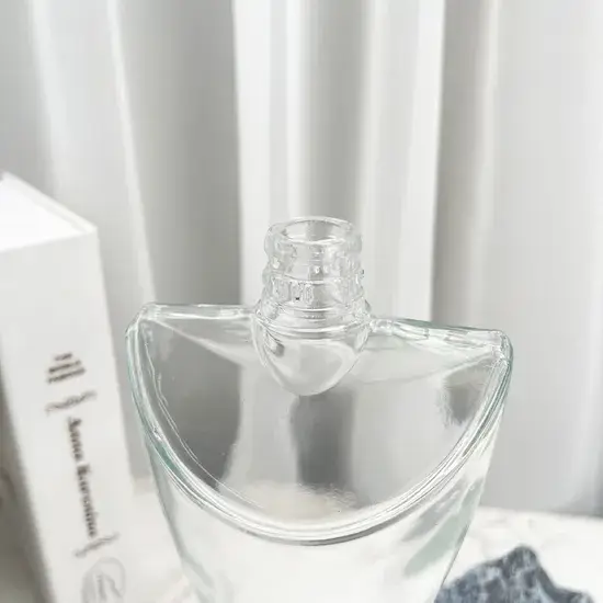Chai thủy tinh rỗng tùy chỉnh thiết kế độc đáo cho vodka
