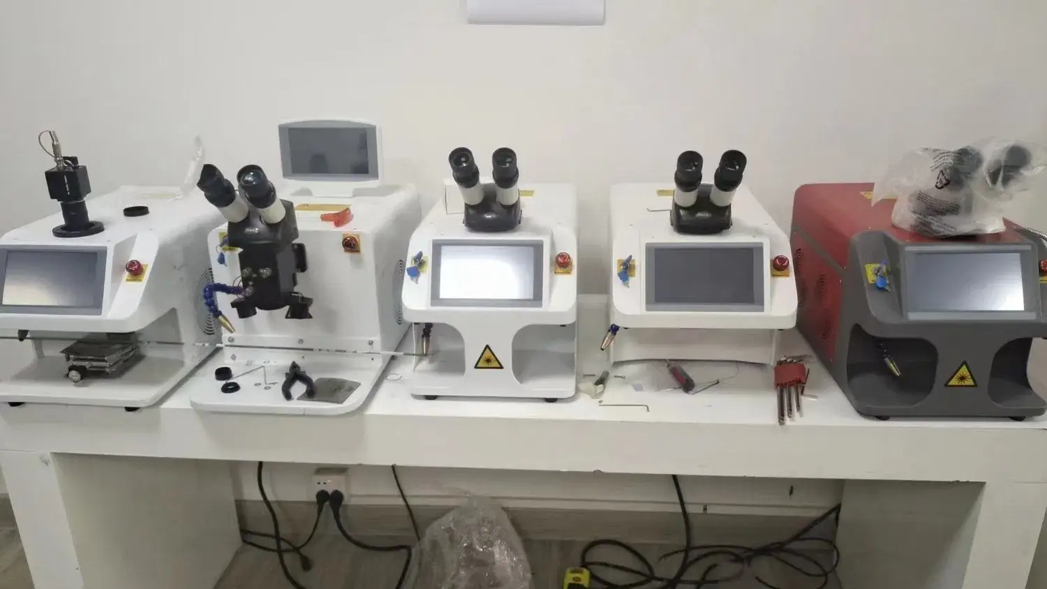 Máy hàn chấm laser YAG di động - Lựa chọn tốt cho hàn chấm và khắc trang sức và ngọc