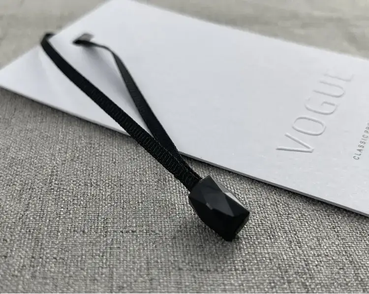 Túi đựng quần áo đính kim cương với dây ruy băng nhựa hình ảnh 15-description