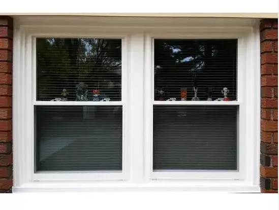 Cửa sổ nhựa UPVC hai cánh tích hợp lưới che chắn