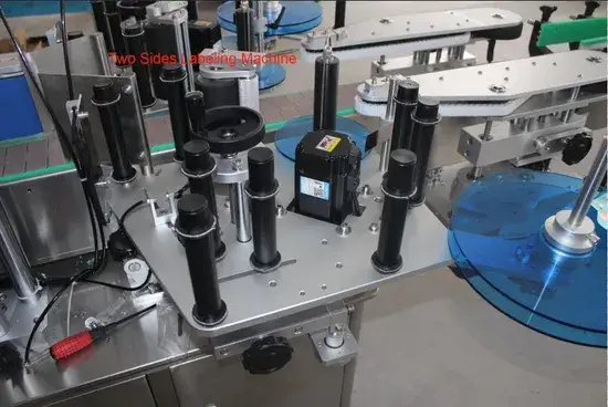 Máy dán nhãn chai nhựa vuông sử dụng băng dính đa mặt