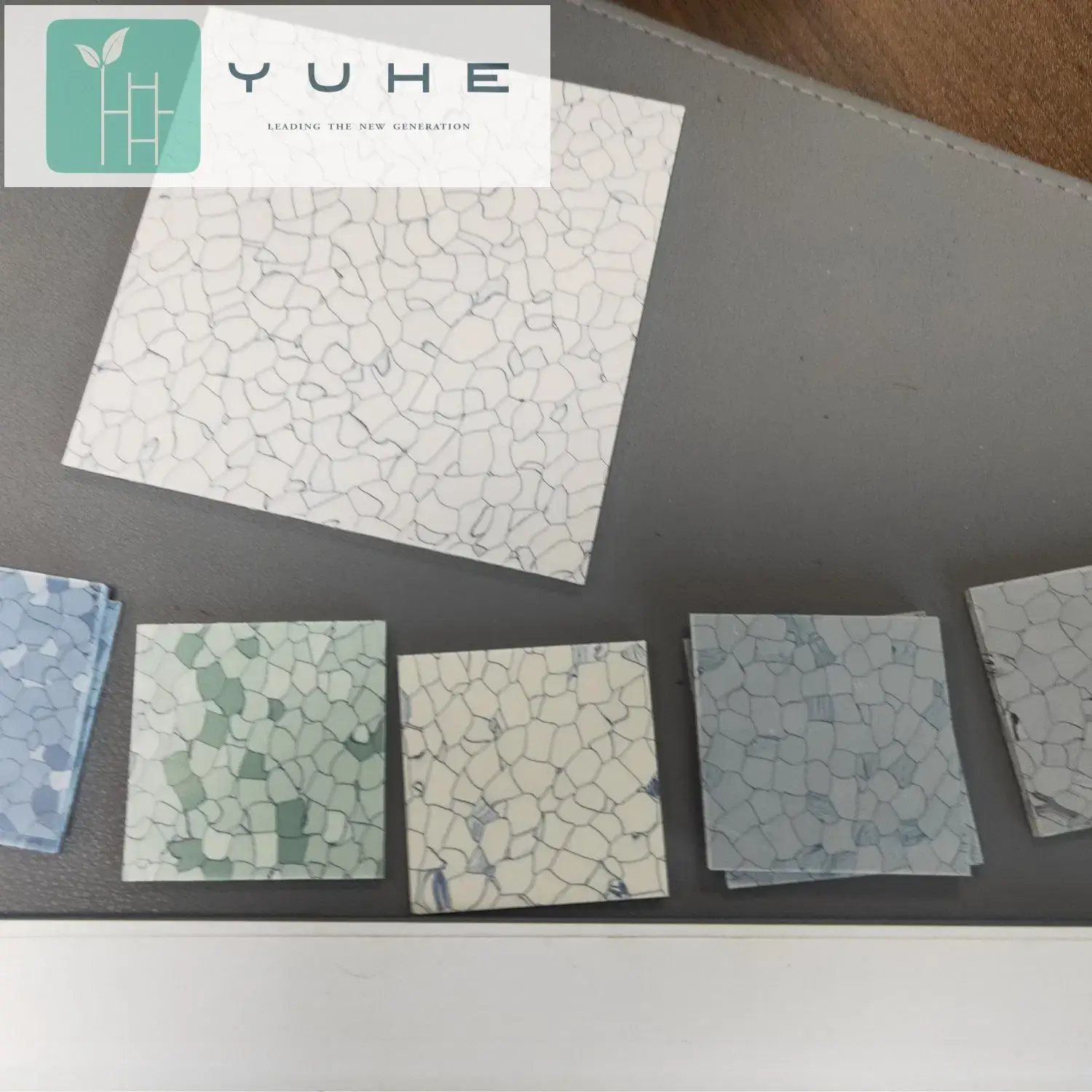 Gạch sàn vinyl chống tĩnh điện ESD kích thước 60x60cm - Lựa chọn tốt cho môi trường công nghiệp