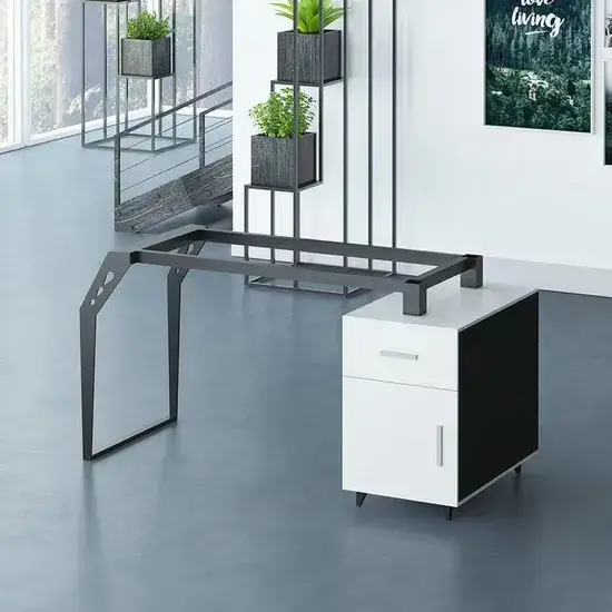 Bàn học sinh linh hoạt với khả năng điều chỉnh chiều cao, thuận tiện cho việc học tại gia đình