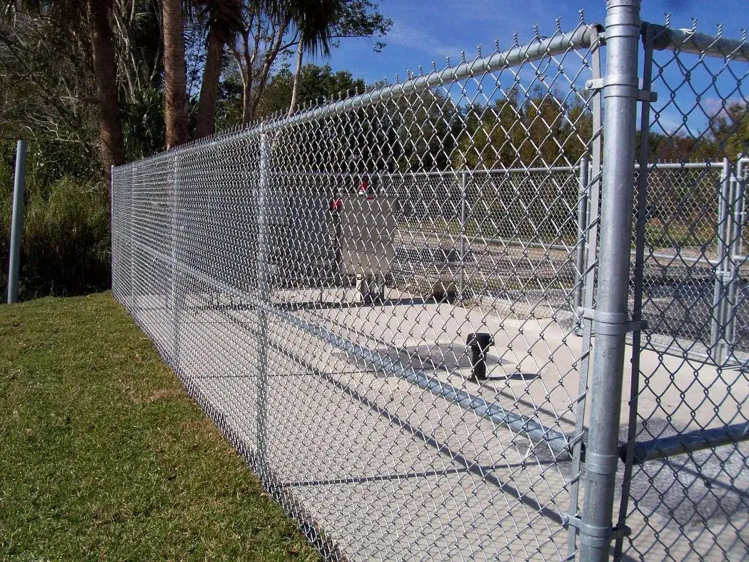 Thiết kế tiện lợi cho việc lắp đặt hàng rào dây liên kết mạ kẽm 8 FT từ Trung Quốc