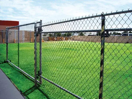 Thiết kế tiện lợi cho việc lắp đặt hàng rào dây liên kết mạ kẽm 8 FT từ Trung Quốc