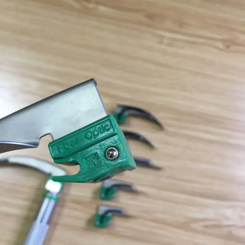 Đèn nội soi thanh quản sử dụng công nghệ sợi quang LED tiết kiệm năng lượng, đạt chuẩn CE và FDA hình ảnh 17-description