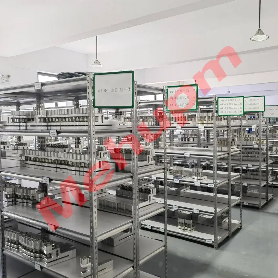 Túi tích hợp khóa kéo ở phía bên hông, có tám mặt cạnh hình ảnh 17-description