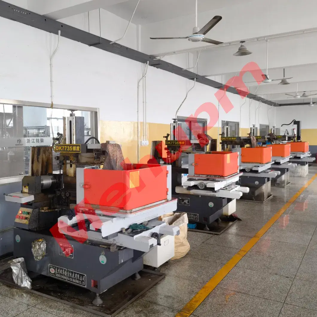 Túi tích hợp khóa kéo ở phía bên hông, có tám mặt cạnh hình ảnh 20-description