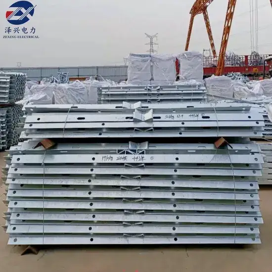 Phần cột điện lực bằng thép mạ kẽm và thanh ngang phù hợp với phụ kiện điện