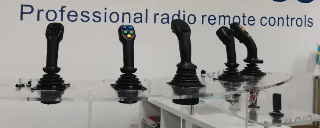 Bộ điều khiển joystick không dây cho máy móc công nghiệp trong các ngành xây dựng, lâm nghiệp, nông nghiệp và vận chuyển hình ảnh 14-description