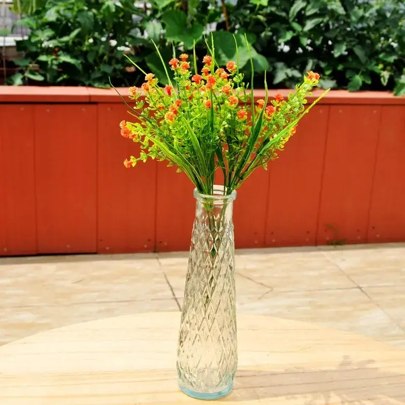 Bình thủy tinh cao cấp, thiết kế miệng hẹp và hoa văn nổi độc đáo