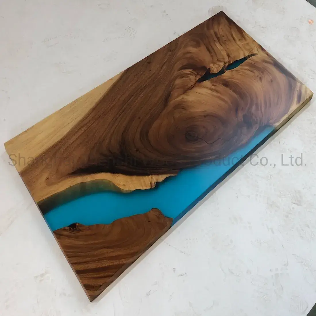 Bàn cà phê epoxy với thiết kế độc đáo dành cho không gian hiện đại và sang trọng