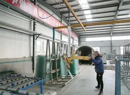 Cung cấp cần cẩu hút kính sử dụng công nghệ khí nén