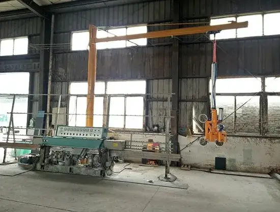 Cung cấp cần cẩu hút kính sử dụng công nghệ khí nén